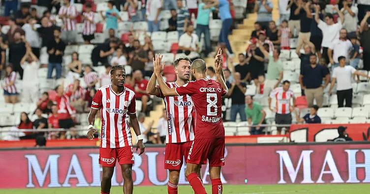 Antalyaspor, Vanspor FK’yı 3 golle geçti