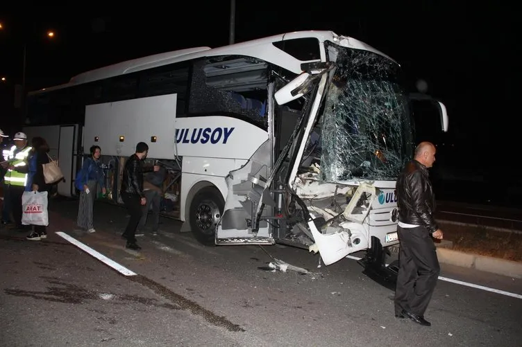 Samsun’da otobüs kamyona arkadan çarptı