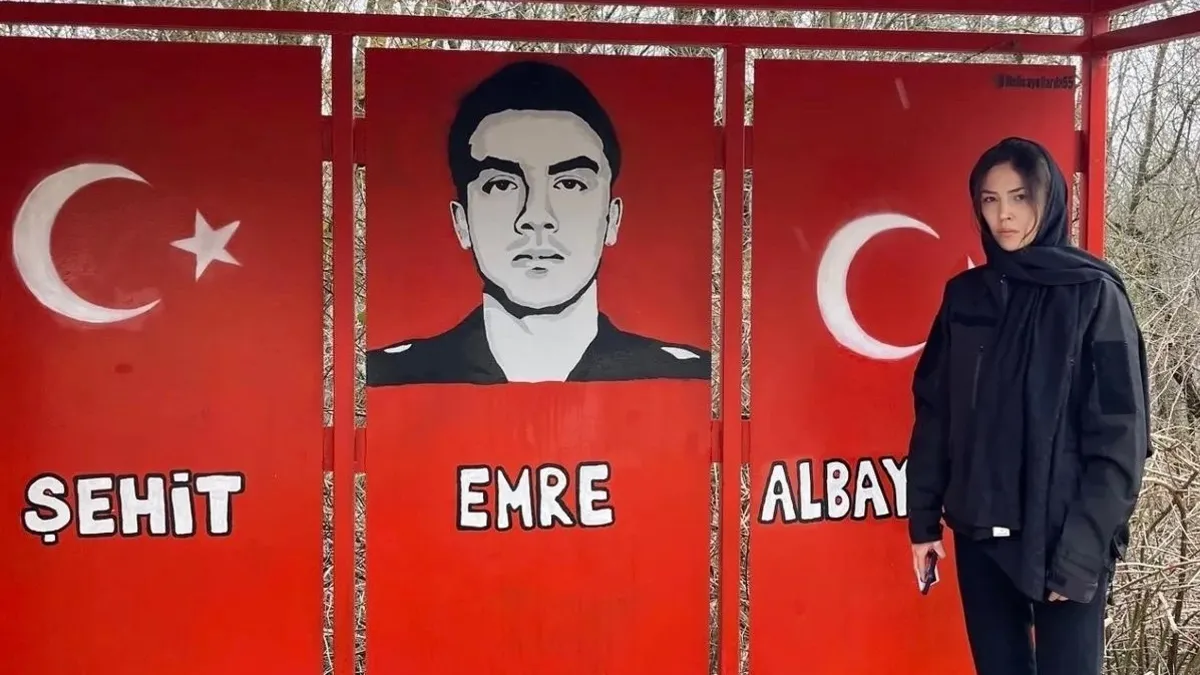 Şehitlerin resmi otobüs duraklarında