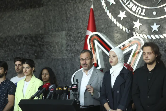 81-ilde-yurtlar-genc-seyyahlari-bekliyor-bakan-kasapoglu-tarih-vererek-duyurdu-1657728956430.jpg
