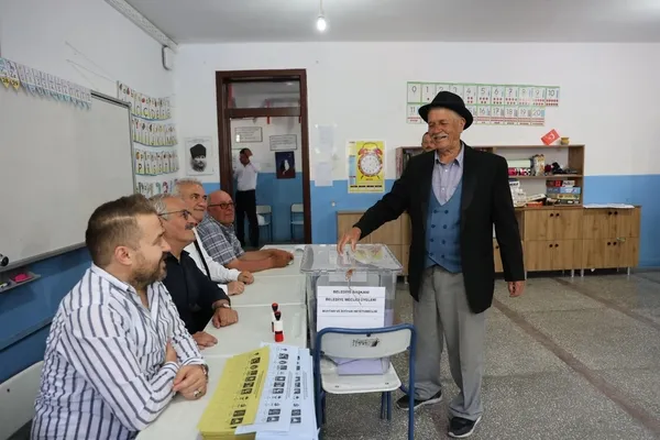 mustafapasada-2-bin-secmen-12-yil-sonra-sandiga-gitti-1780818774213.jpg