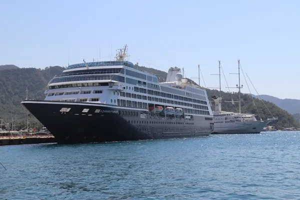 marmaris-limanina-iki-yolcu-gemisi-yanasti-1756208110177.jpg