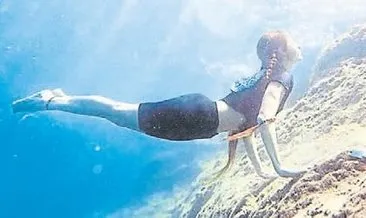 Adrasan sahilinde su altında yoga