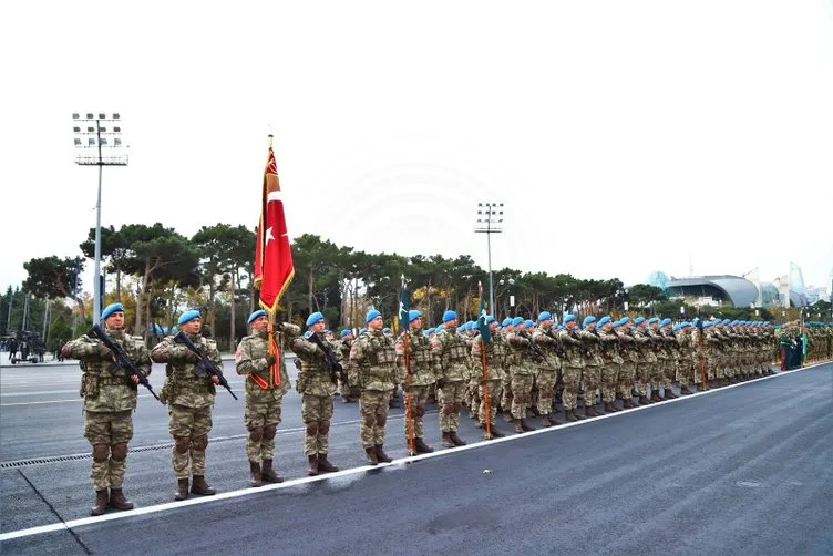 Türk askeri Azerbaycan'da! Bakü sokaklarında 'Vatan sana canım feda' sesleri