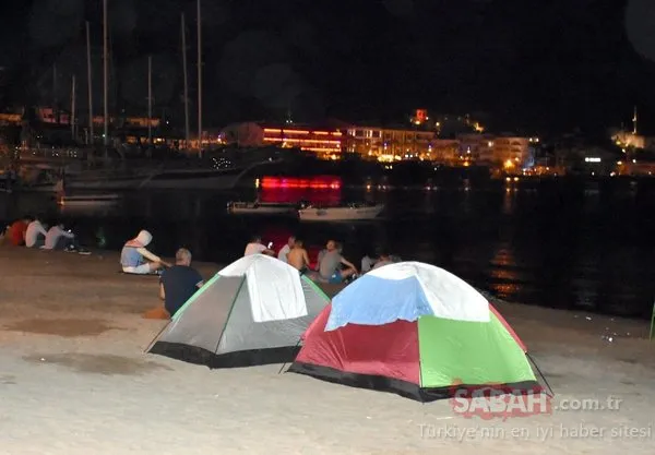 Marmaris'te boş oda bulamayanlar sahillerde çadır kurdu