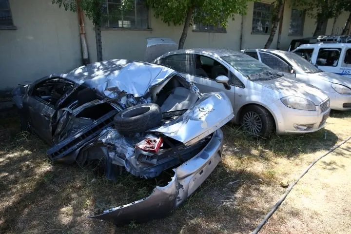 FETÖ'cü hainler 15 Temmuz gecesi polis araçlarını bu hale getirdi