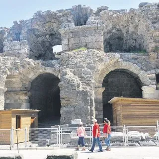 Başka yer yok muydu?