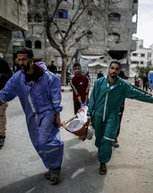 Katil İsrail Gazze’de okul vurdu