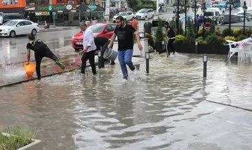 Ankara’da sağanak etkili oldu; bazı iş yerlerini su bastı! Sokaklar göle döndü