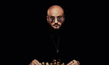 Dans ettirirken düşündüren adam