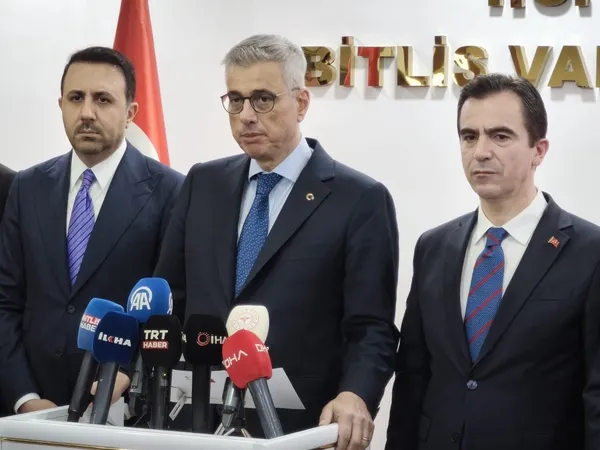 bakan-memisoglu-bitlisten-baska-illere-hasta-sevkini-engelleyecegiz-1778248990030.jpg