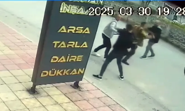 tekirdagda-bicakli-kavga-dehset-anlari-saniye-saniye-kaydedildi-1743430110903.jpg