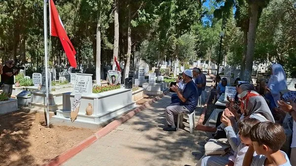 aysenur-olumunun-birinci-yildonumunde-mezari-basinda-anildi-1757165817805.jpg