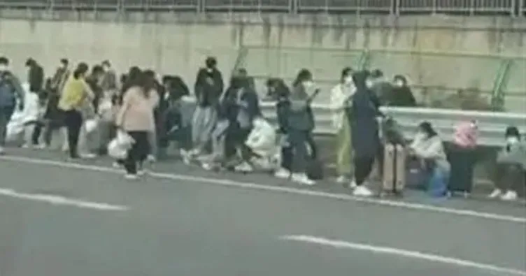Çin’de iPhone fabrikasında karantina altında tutulan işçiler firar etti