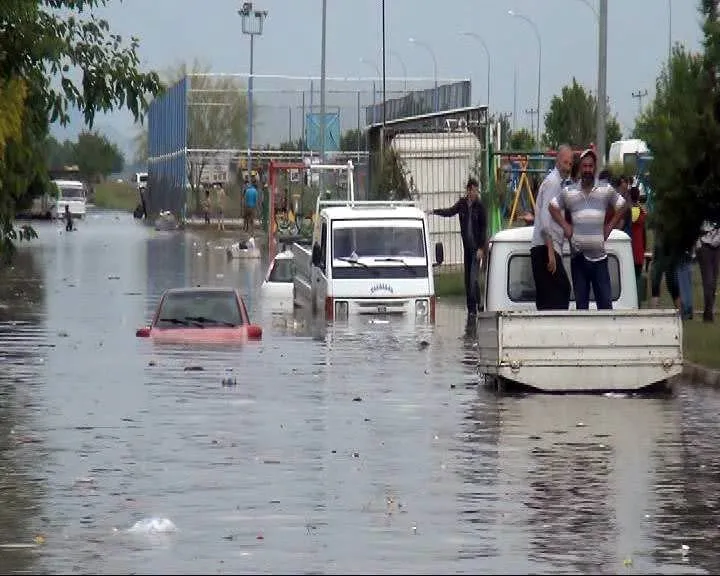 Adana’da sel baskını!