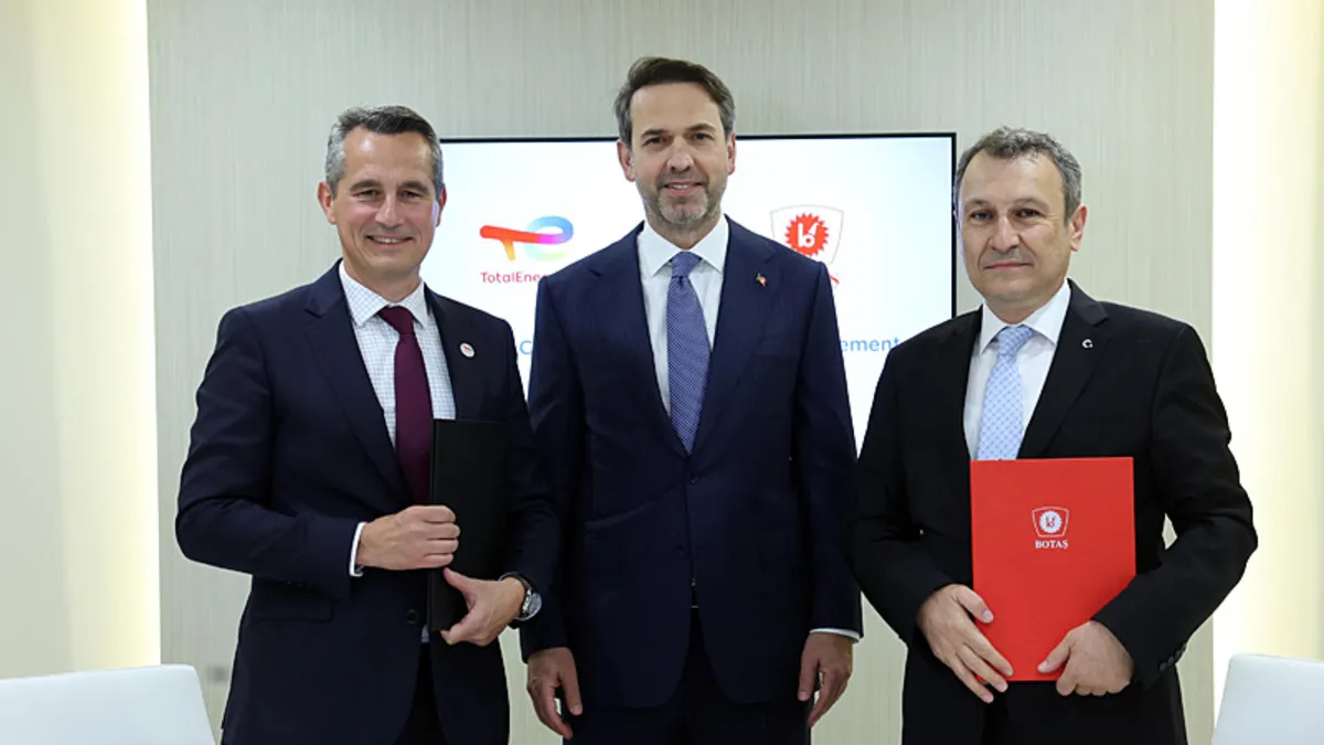 BOTAŞ ve TotalEnergies arasında 10 yıllık LNG anlaşması imzalandı BOTAŞ ve TotalEnergies arasında 10 yıllık LNG anlaşması imzalandı