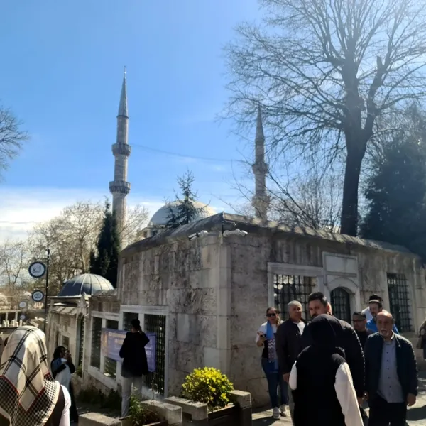 istanbulda-yasayanlar-memleketine-giderken-istanbul-yerli-ve-yabanci-turistlere-kaldi-1743433483862.jpg