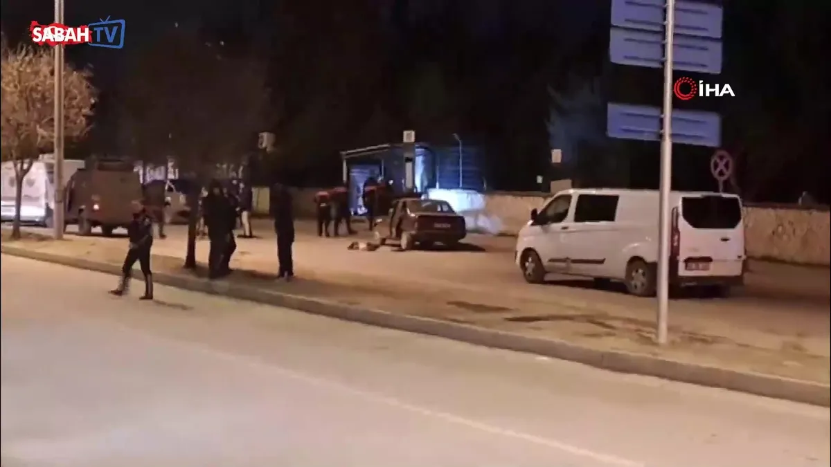 Kahramanmaraş’ ta şüpheli araçtan el yapımı patlayıcı çıktı | Video videosunu izle Kahramanmaraş’ ta şüpheli araçtan el yapımı patlayıcı çıktı | Video videosunu izle