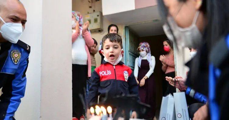Kalbi delik küçük Samet’e polisten sürpriz doğum günü