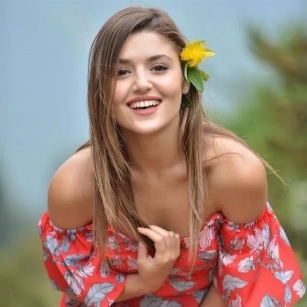 Ünlü isimlerin boyları (Tuba Büyüküstün)