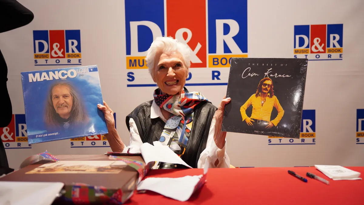 İstanbul’da Maye Musk rüzgarı: Benim için asıl zenginlik sağlık ve mutluluktur İstanbul’da Maye Musk rüzgarı: Benim için asıl zenginlik sağlık ve mutluluktur