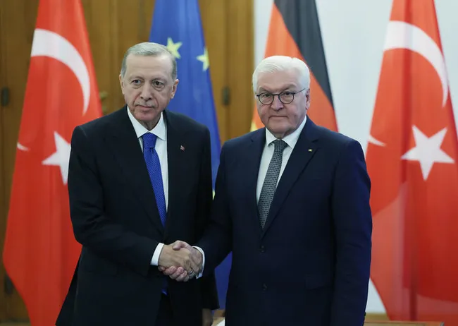 baskan-erdogan-alman-mevkidasi-ile-gorustu-1776881537566.jpg Başkan Erdoğan, Alman mevkidaşı ile görüştü: