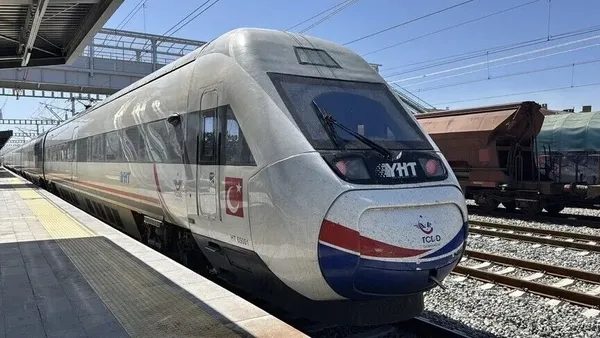 tcdd-duyurdu-tren-yolculuklarinda-yeni-donem-tamamen-e-bilet-uygulamasina-gecilecek-1788071956688.jpeg