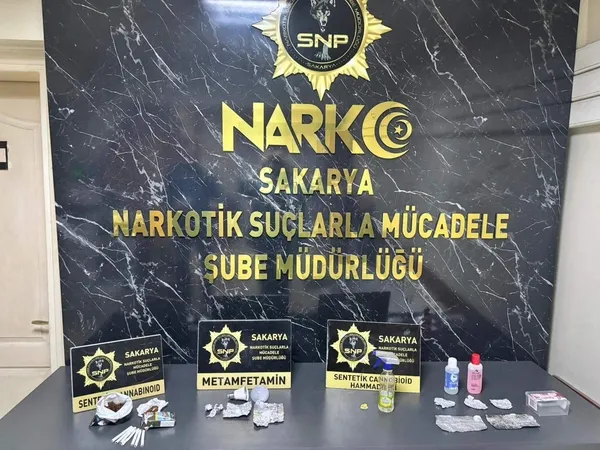 sakaryada-iki-ilcede-uyusturucu-operasyonu-5-tutuklama-1770968184638.jpg