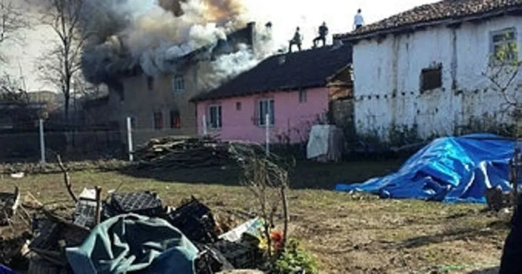 Bursa’da köy evi alev alev yandı