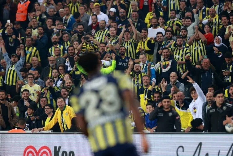 Son dakika Fenerbahçe haberleri: Fenerbahçe’nin başına talih kuşu kondu! Yıldız oyuncu için rekor teklife ‘evet’ denilecek…