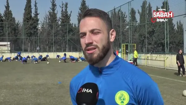 Genç futbolcu, Taner Savut'u anlatırken gözyaşlarına hakim olamadı | Video