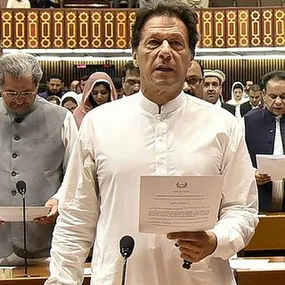 Pakistan’ın yeni Başbakanı yemin etti