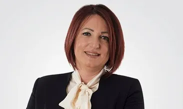 Karaburun Belediye Başkanı İlkay Girgin Erdoğan'ın Yangın Hortumuyla Çekilen Görüntüleri Sosyal Medyada Tepkilere Neden Oldu