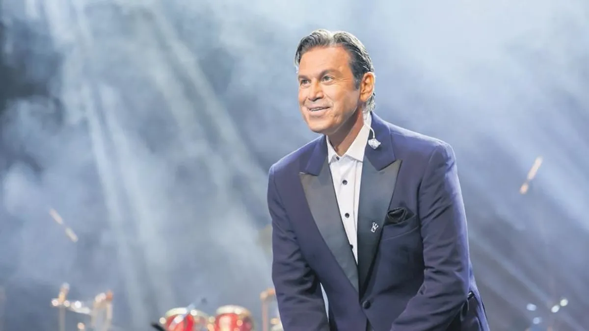 5 bin kişiye 5 dilde şarkı söyledi