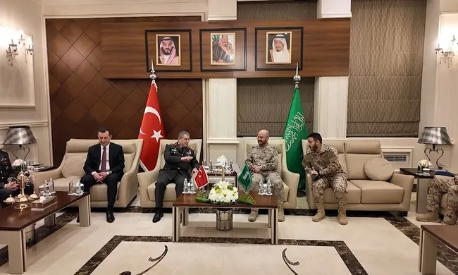 orgeneral-bayraktaroglunun-suudi-arabistanda-temaslari-suruyor-1765465020888.jpg