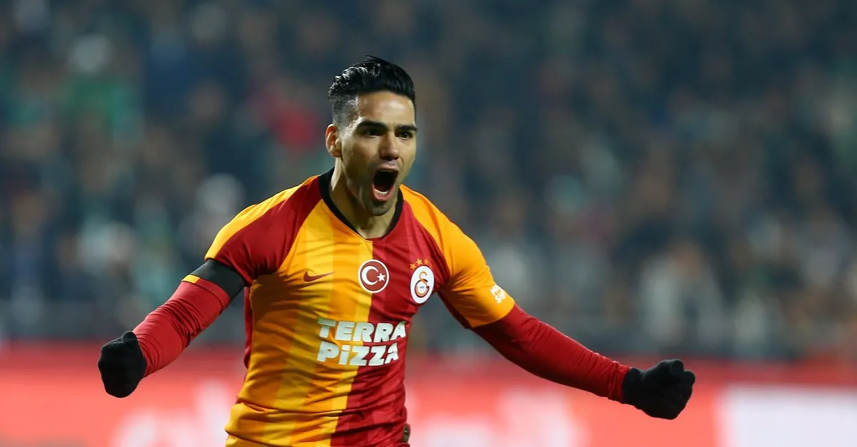 Falcao Fenerbahce Galatasaray Derbisinde Sahada Spor Haberleri