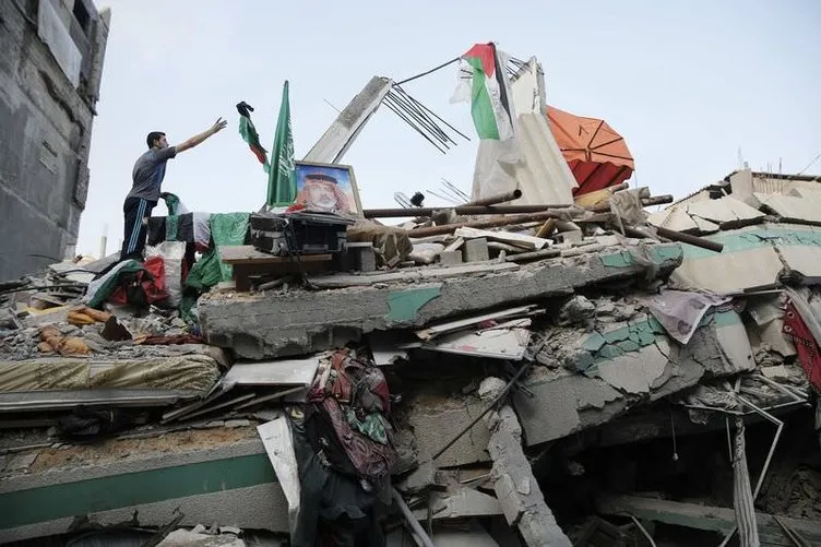 İsrail İsmail Heniye’nin evini bombaladı