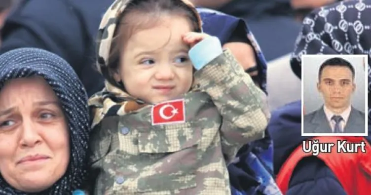 Babasına asker selamıyla veda etti