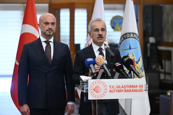 bakan-uraloglu-havalimani-sayimizi-60a-cikaracagiz-1779366807953.jpeg