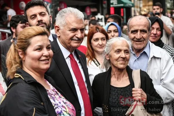 Binali Yıldırım, Beşiktaş'ta vatandaşlarla buluştu