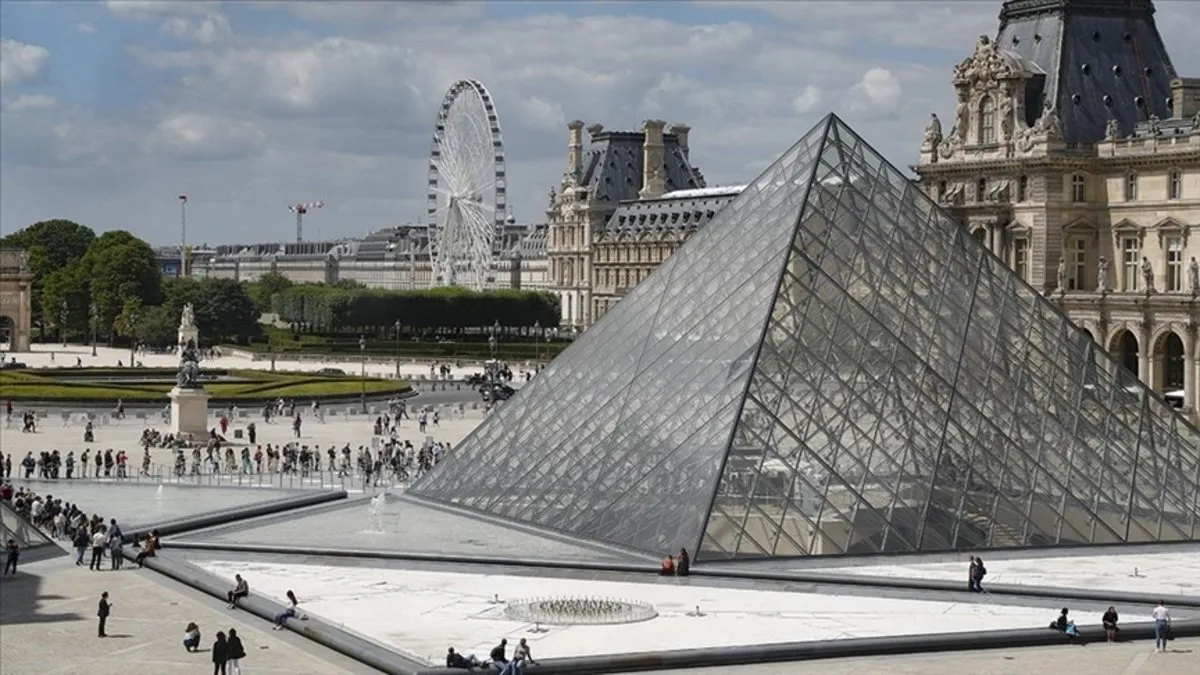 Paris'teki Louvre Müzesi'nde soygun paniği: Değerli mücevherler çalındı! Dünyanın en ünlü sanat müzelerinden birinde ‘Olağanüstü hal’