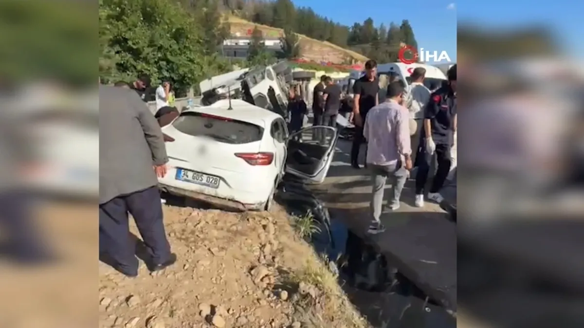 Siirt’te tır ile otomobil çarpıştı: 4 yaralı Siirt’te tır ile otomobil çarpıştı: 4 yaralı