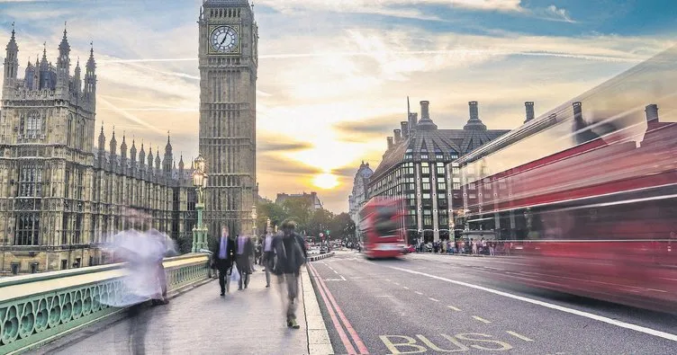 Havası gri sokak ları renkli Londra