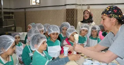 Küçük öğrenciler unlu mamul üretim tesisini gezdi
