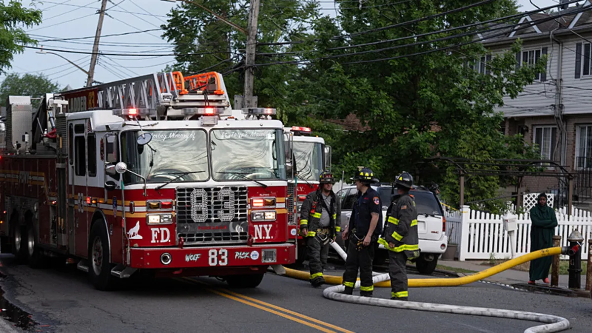 New York’ta tersanede patlama: 1 ölü, 36 yaralı New York’ta tersanede patlama: 1 ölü, 36 yaralı