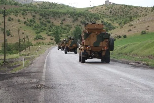 Özel birlikler sınırda! Hem havada hem karada askeri hareketlilik