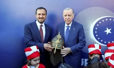 Erdoğan’a fetih hatırası miğfer