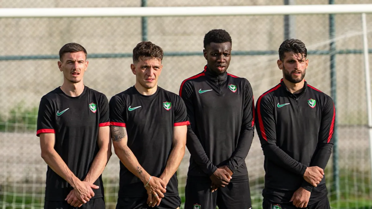 Amedspor futbolcuları antrenman sahasında