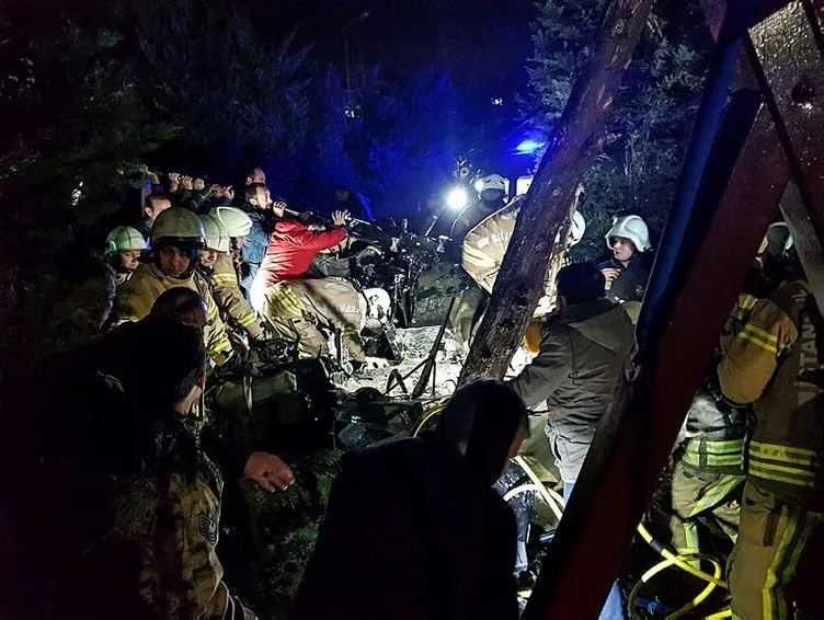 Son dakika: İstanbul Çekmeköy'de askeri helikopter düştü... işte olay yerinden ilk kareler