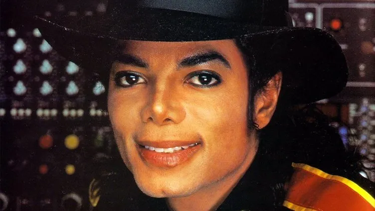 Michael Jackson’ın balkondan sarkıttığı oğlu büyüdü!